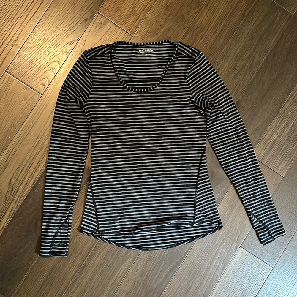 Athleta long sleeve chi top